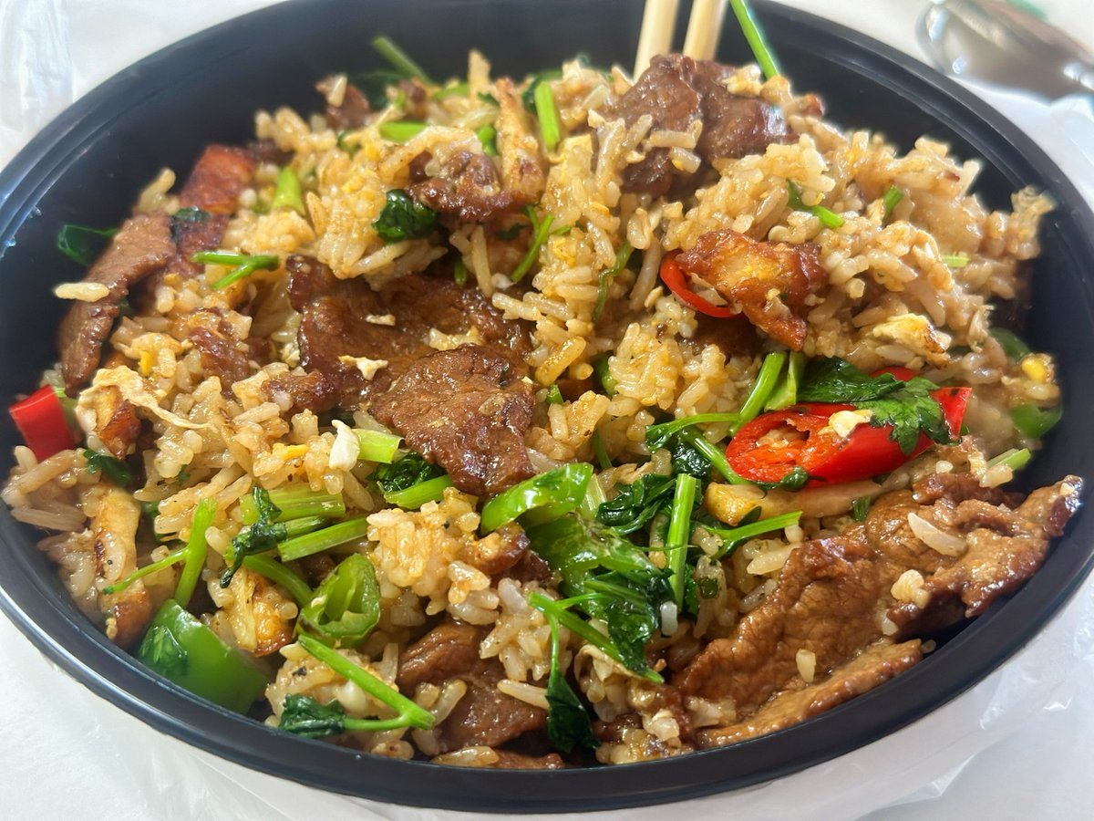 好久不吃牛肉香菜炒饭，今天在倒时差，前两天都是下午两点睡晚上八点起感觉要疯了，于是痛定思痛到现在二十四个小时没睡就为了下一觉能好好睡。。 https://t.co/tb3vc36T1F