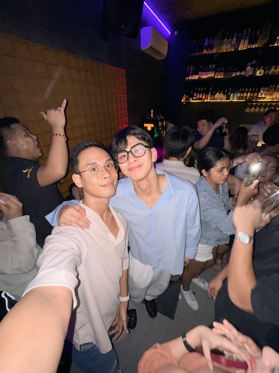 rocentweets's tweet photo. drunkkkkmmmmmmmmmmm 🤯 #WednesdayNightout https://t.co/VqoMnvr4hU