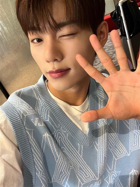 EVNNE_official's tweet photo. 가자~~~~~

#EVNNE #이븐 #이정현 #LEEJEONGHYEON https://t.co/96fyeqGxx9