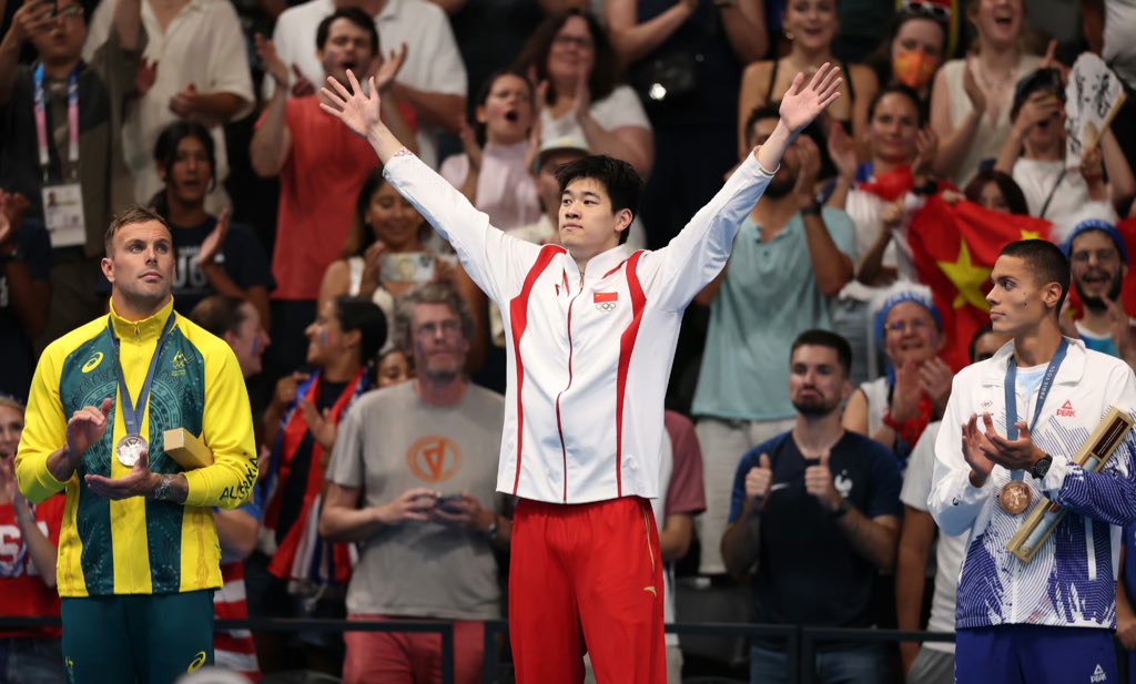 The discrimination experienced by 19-year-old Chinese gold medalist Pan Zhanle may explain why an increasing number of Chinese are losing interest in communicating with the West and caring what the West says about China.

Two hashtags, "Chalmers ignored Pan Zhanle's greetings"
