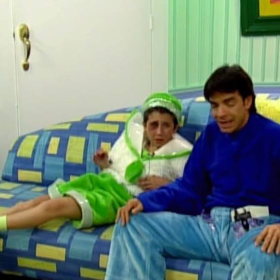 Arath: no mamen guey ya vieron que Gala  no se despidió wey? Shanik me malviajo guey. 
Ludoviquito: por que hablas como tarado? #LaCasaDeLosFamososMx