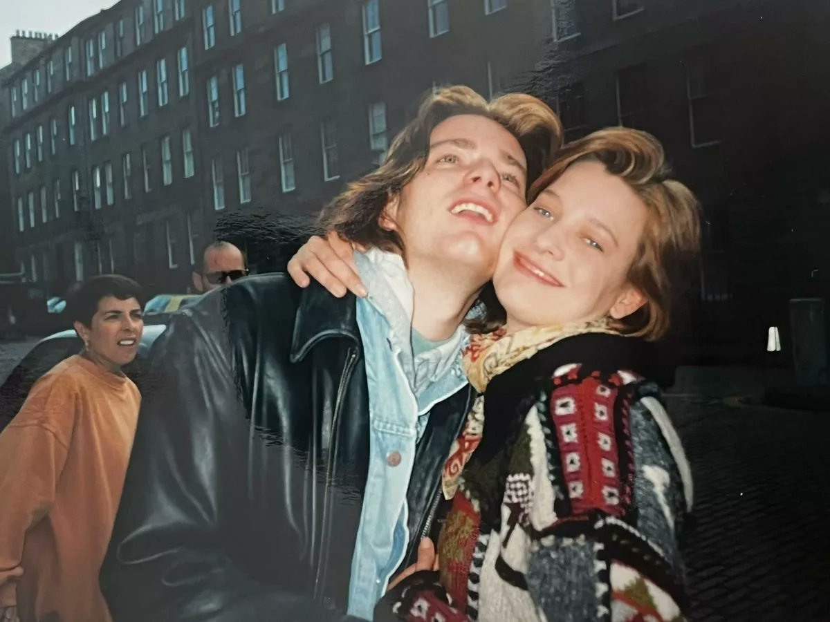 Actors Ewan McGregor and Kerry Fox on the set of 'Shallow Grave' in  Scotland Street, Edinburgh. (1993) Pic: Colin McCredie/X., image size:1200x900