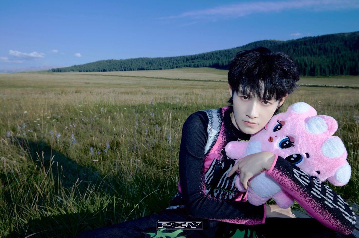 Amyntaschoice's tweet photo. #PengChuyue updated his Weibo, promoting his new song “DANCING IN THE…”.
If you can’t access the Chinese links, the song is now on Spotify: https://t.co/DHKGPfFzDJ
#pengchuyue #彭楚粤 #xnine #X玖少年团 #dancinginthe https://t.co/IqeEisZNMC