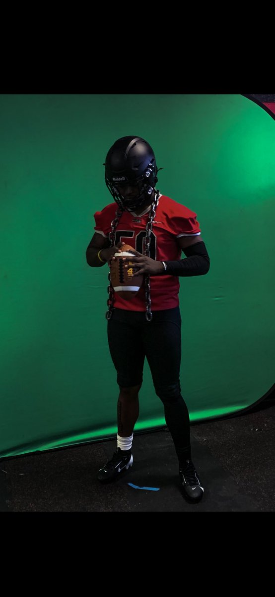 Lockinnaz's tweet photo. Senior year loading ⏳… https://t.co/H7yVo31sCE