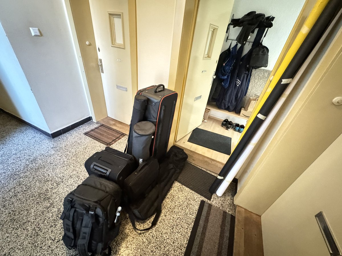 Everything is packed up and I’m ready for the ride to #raraland at the <a href="/BaseStackDE/">BaseStackDE</a>. I’m hyped to meet all of <a href="/BeingEsports/">Being Esports</a> and <a href="/Back2Warcraft/">Back2Warcraft</a> again 🥳😎😂🙌🏻 see you in a view hours 👌🏻