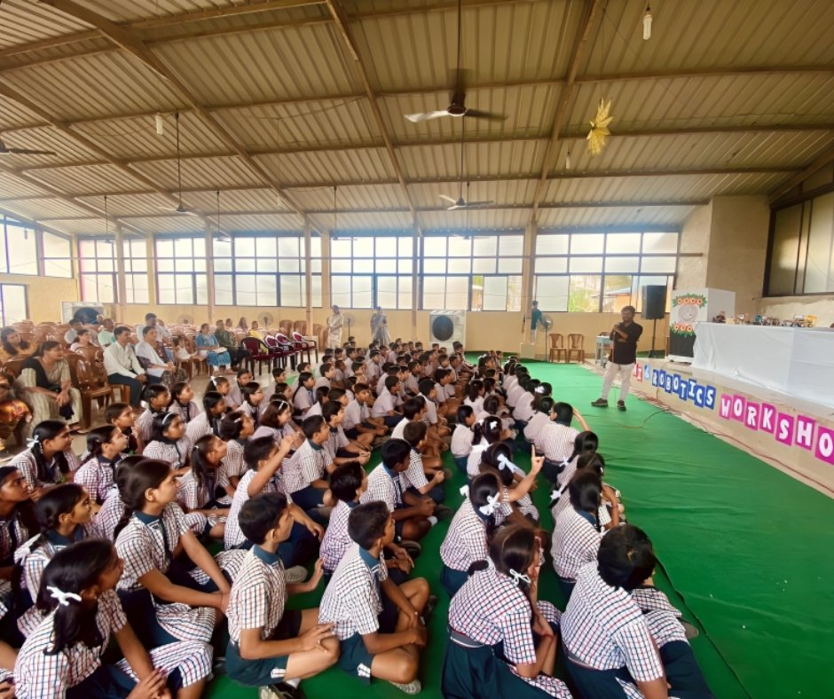 Check out the highlights of the AI and Robotics Workshop at St. Thomas' English Medium School, Vapi, Gujarat! Students were introduced to the fundamentals of #AI and #Robotics and progressed to mastering advanced concepts of #coding, AI, and Robotics. 

#AILab #RoboticsLab #Vapi