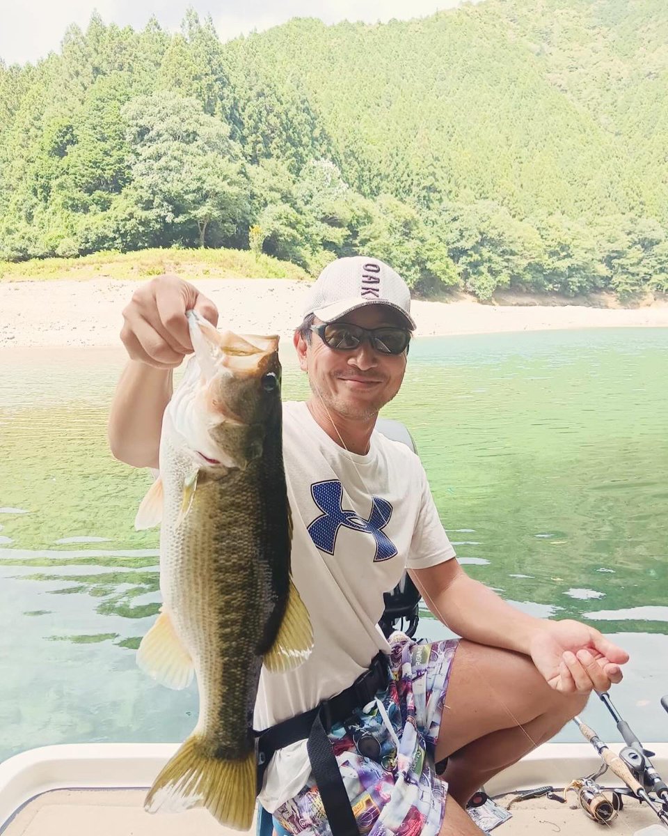 ogure23's tweet photo. 先日の七色ダム&amp;池原ダム釣行と、大好きな冷やしたぬきそば
またまた奇跡のロクマルfish
が、頭だけでかい
まるで自分みたいだ
#池原ダム #七色ダム #きなりの湯 #更科 #下北山村 https://t.co/ZGiPmtuj3Z