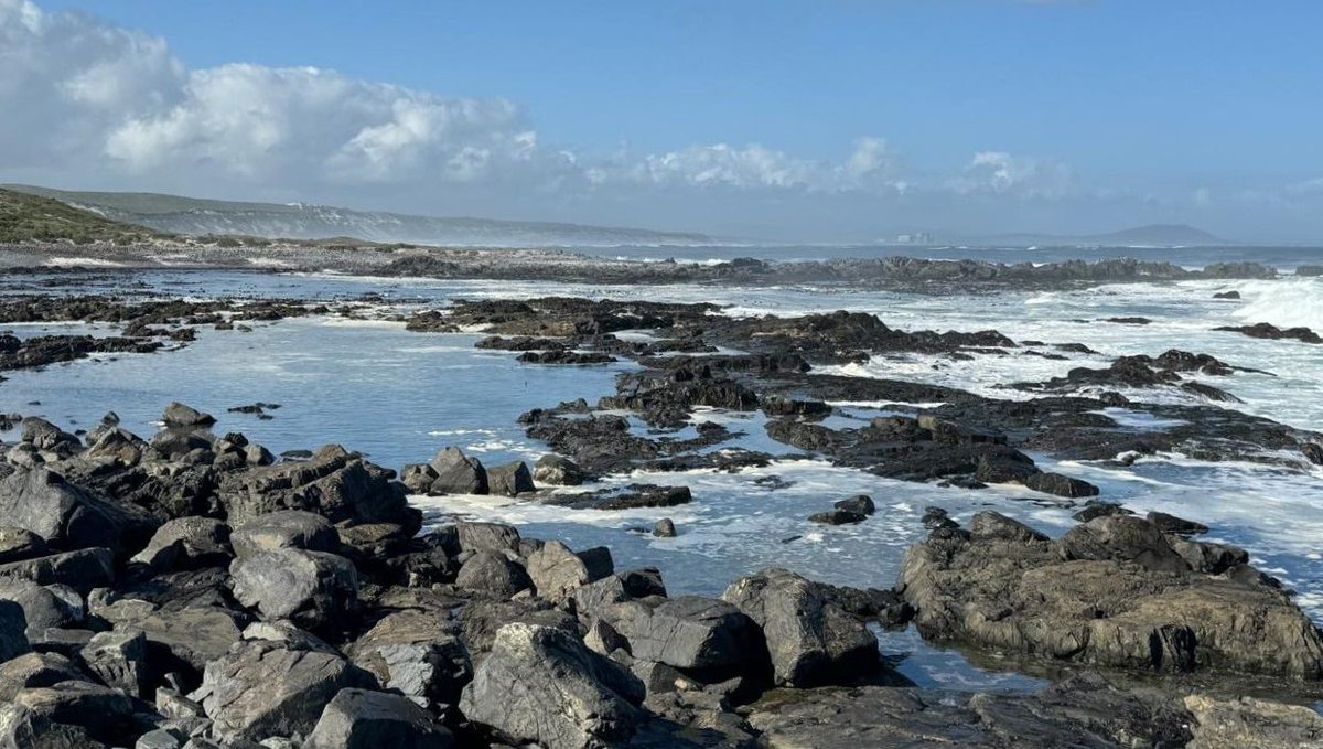 SpringfonteinE's tweet image. 📸 Explore the diverse locations of Springfontein Estate, including Pebble Bay! Learn about the ancient sea traps that used natural rock formations to catch fish sustainably in our blog: l8r.it/2zjm #SpringfonteinEstate #PebbleBay #FilmingLocation #AncientHistory