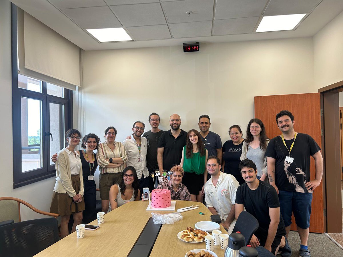 KolemenLab's tweet photo. Yesterday, we celebrated the successful MSc thesis defence of Ayça Saymaz.
Ayça was advised by our PI Assoc. Prof. Dr. Safacan Kölemen and co-advised by one of our own, Dr. Hande Gündüz.
We wish her all the best luck for her future achievements 🎂🎊💐 https://t.co/JKbMDenRDS