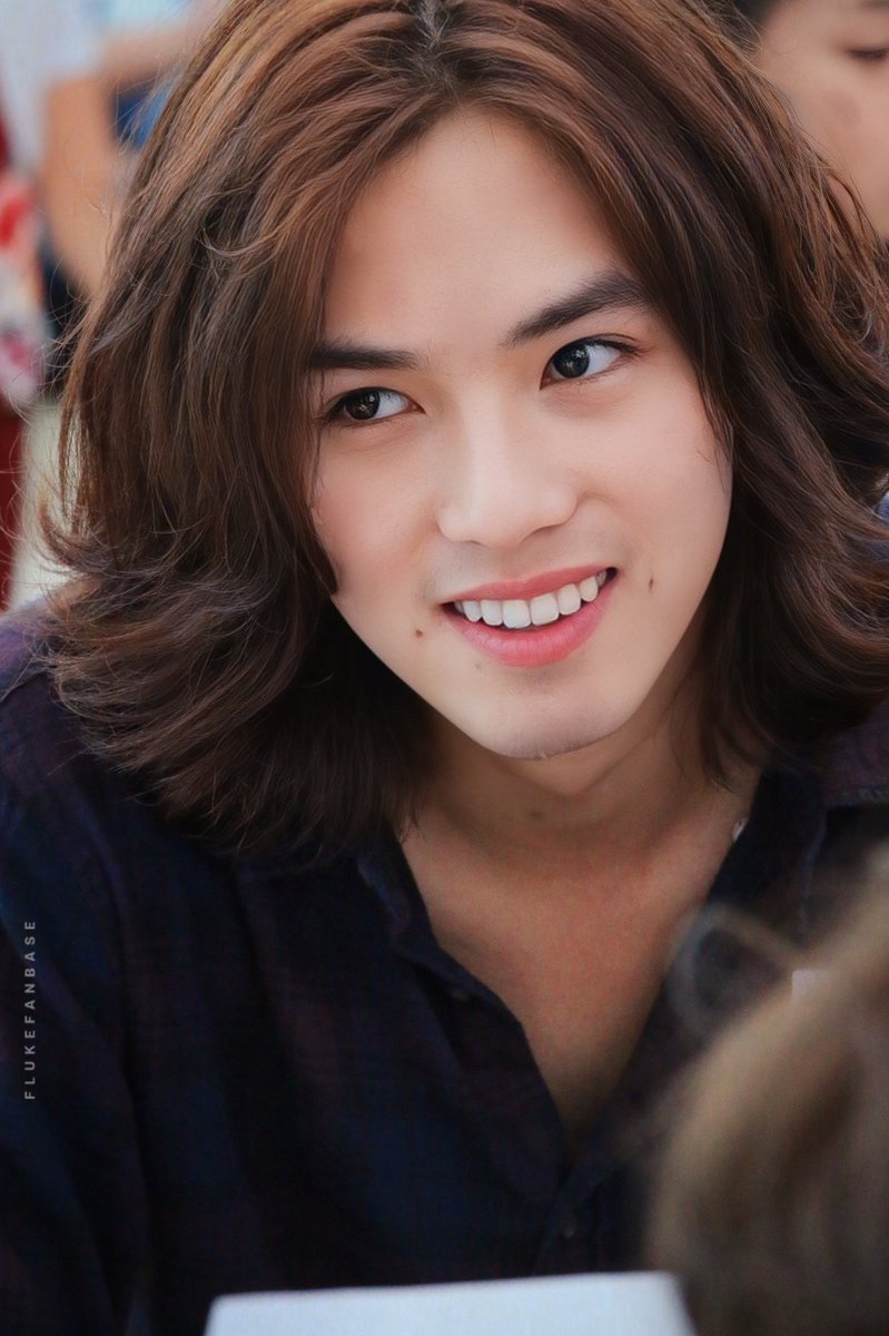 flukefanbase's tweet photo. #30DaysChallengeToFlukeBD 
#FlukePongsapat #ฟลุ๊คจ์พงศภัทร์ 

DAY 01 : รู้จักฟลุ๊คจ์ได้ยังไง 

อยากรู้จุดเริ่มต้นของทุกคนกับฟลุ๊คจ์ อยากรู้ว่าพรหมลิขิตของแต่ละคนทำงานตอนไหน มาเขียนเล่ากันนะคะ ยาวๆก็ได้ ฟลุ๊คจ์จะได้มาตามอ่านค่ะ 

ปล. ทำเป็นเธรดไว้น้า จะได้อ่านต่อง่ายๆ 
ปล.2 รูปไม่เกี่ยวกับคำถาม แต่อยากปล่อยรูปสมัยพรีเดบิ้วต์ตอนผมยาวเพิ่มเฉยๆค่า 😙