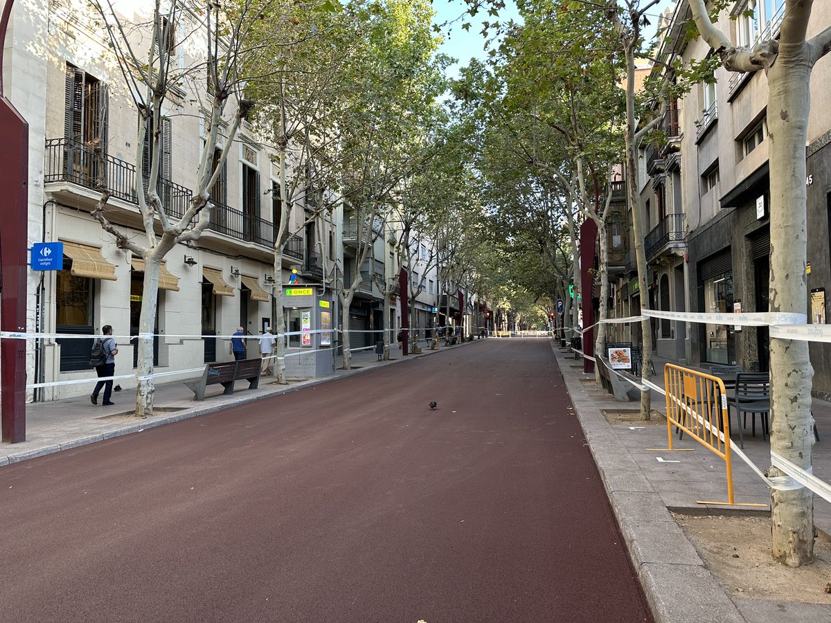 Aj_Sabadell's tweet photo. #Bondia #Sabadell ☀️
✅L'asfaltatge de la #Rambla avança a bon ritme
#Avui ➡️Comencen les tasques de pintura i senyalització
#PladeMillora #ElsDinersalsCarrers https://t.co/9tZkYwqBb5