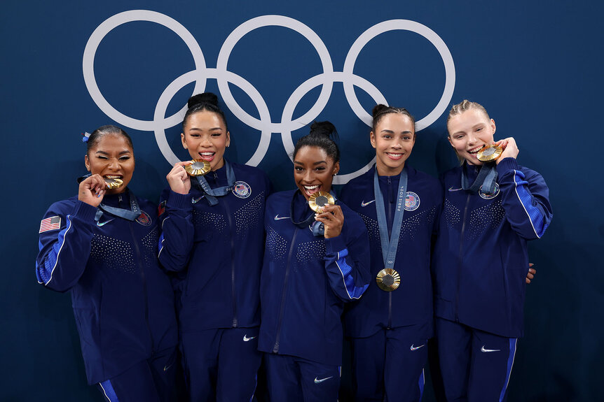 bradmarkowitz's tweet image. #SimoneBiles leads US women's gymnastics team to victory in Paris with major domination on vault routine. And you know the thing about vaults - that's where they keep the #gold!