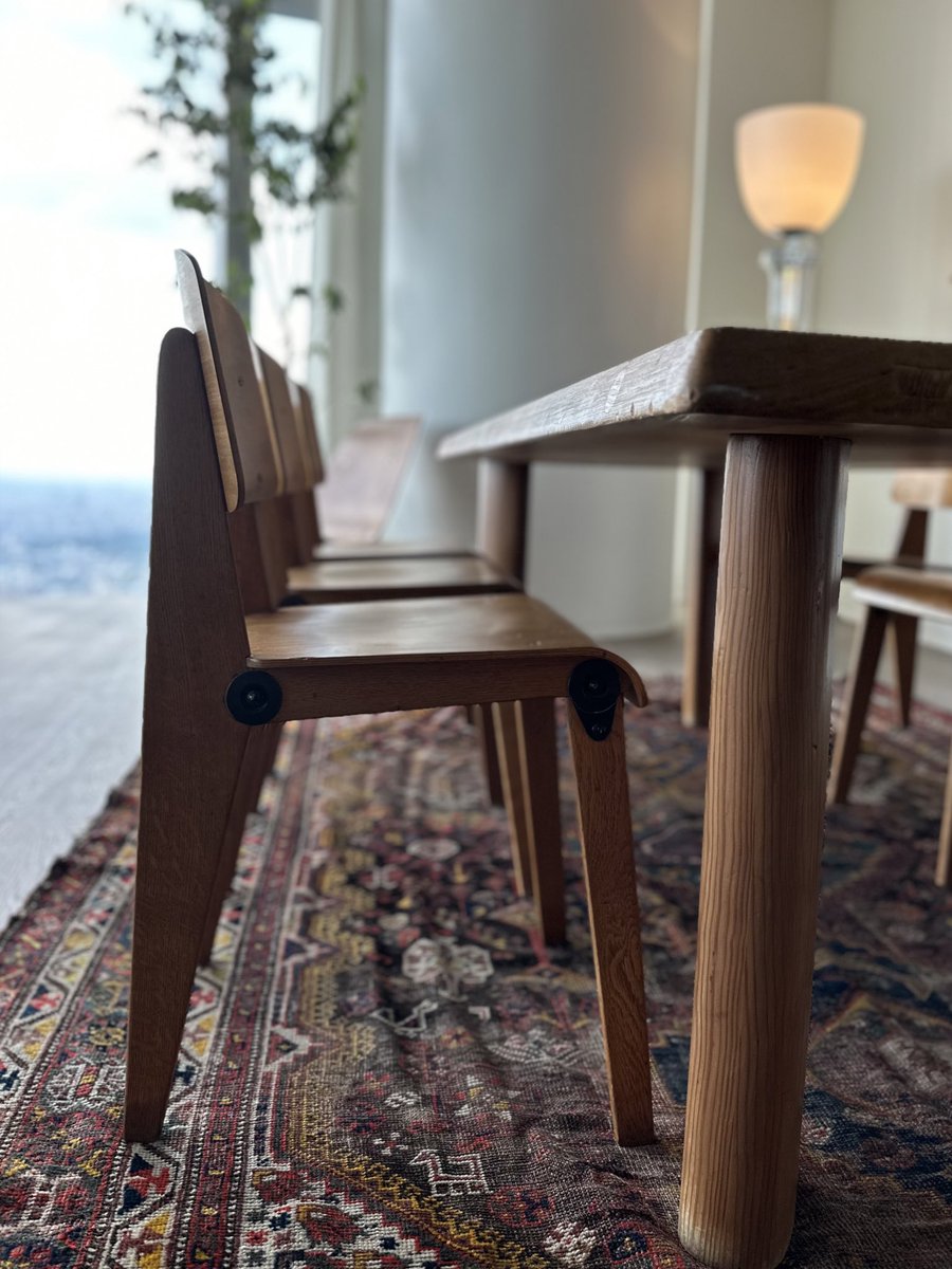 ジャンプルーヴェの椅子が美しすぎてずっと見てられる