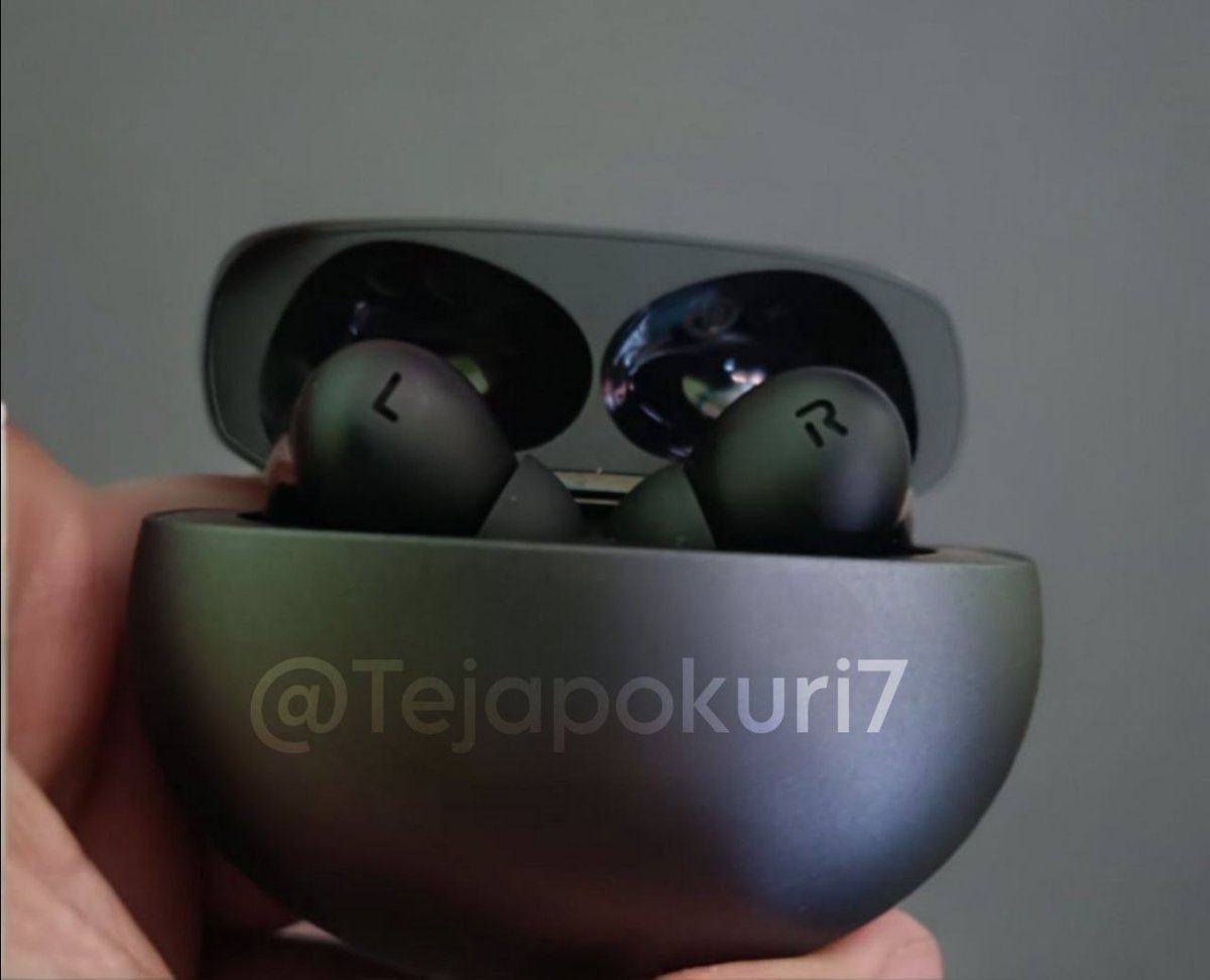 AutonomicsWeb's tweet image. #OnePlusBuds3Pro Live Images Leaked

Specs:
- 50dB noise cancellation
- LHDC 5.0 codec, co-created with Dynaudio
- Dual device connection
- 43hrs battery life, 10mins charge for 5hrs playback
- IP55-rated; Bluetooth 5.4v

Colors: Midnight Opus &amp;amp; Lunar Radiance