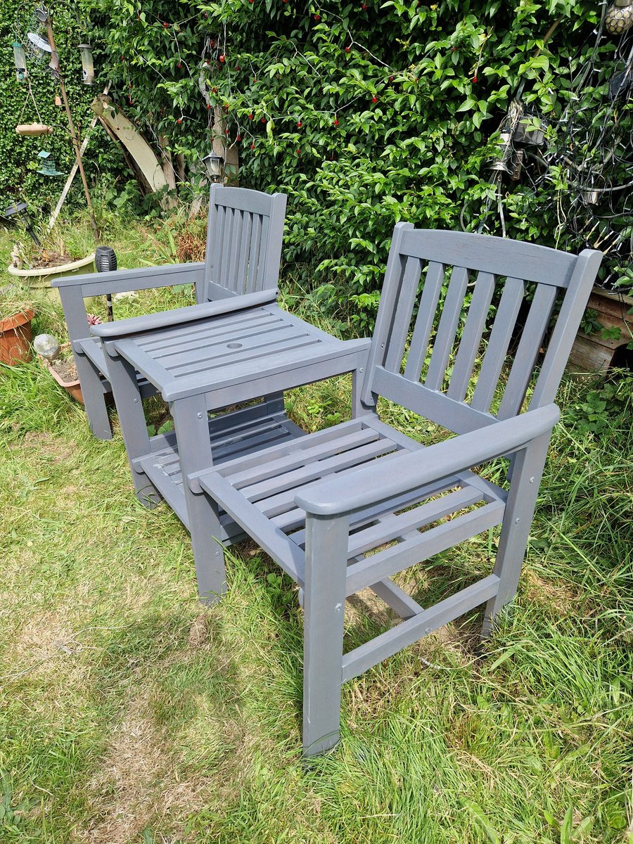 adecoratorslife's tweet image. Nice to do some outdoor work while the sun shines.
This garden furniture has been done with @Ronseal one coat fencelife.
#ronseal
#gardenfurniture
#sunnyday
#decorating