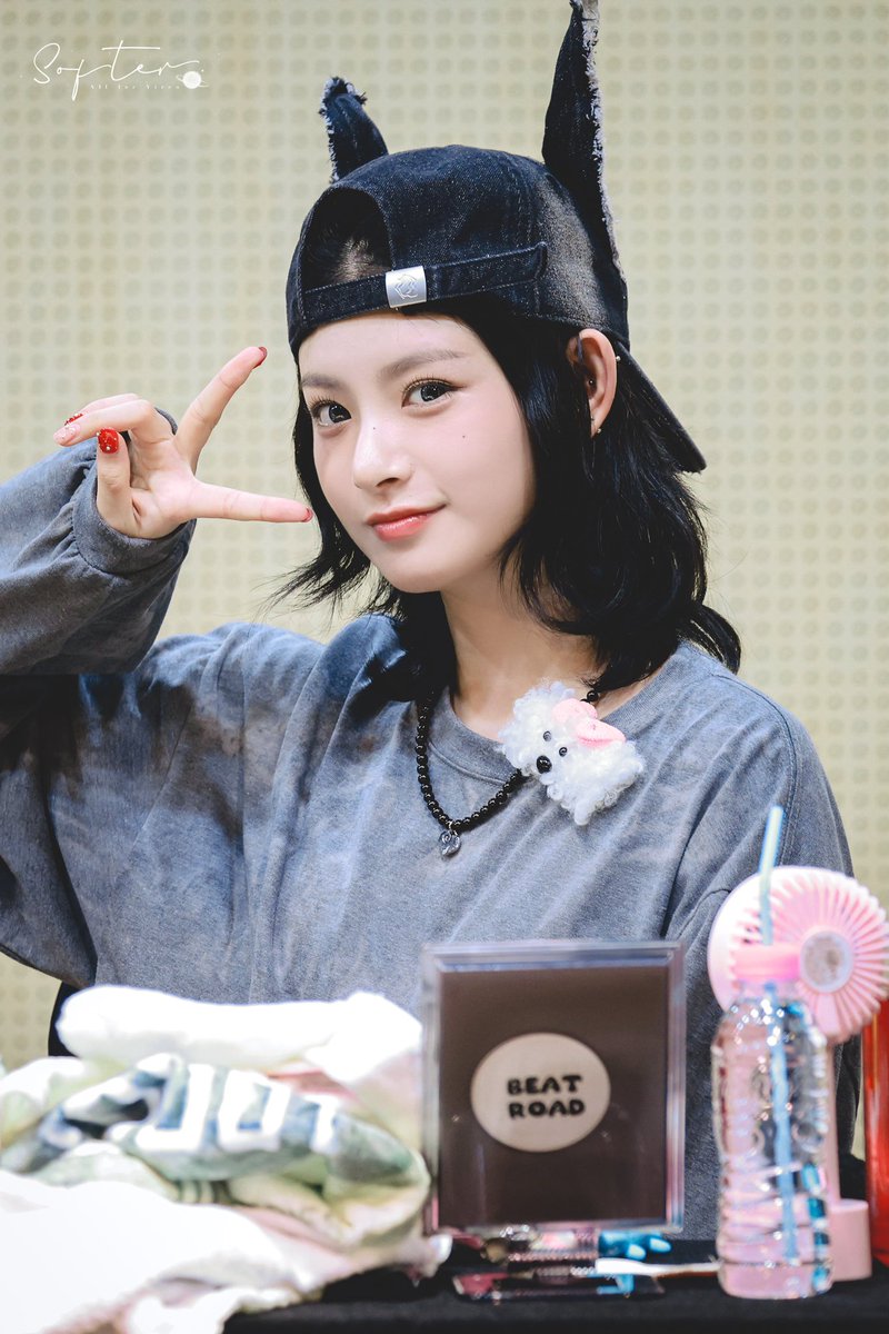 240721 
🤞🏻🫶🏻

#YIREN #王怡人 #怡人 #이런 #왕이런 
#에버글로우 #EVERGLOW