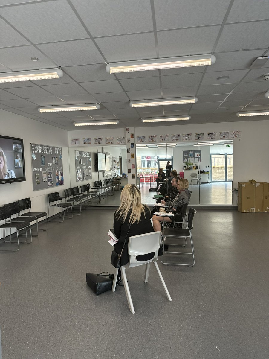 #TheGlovesAreOn Gloves=Protection tweet media