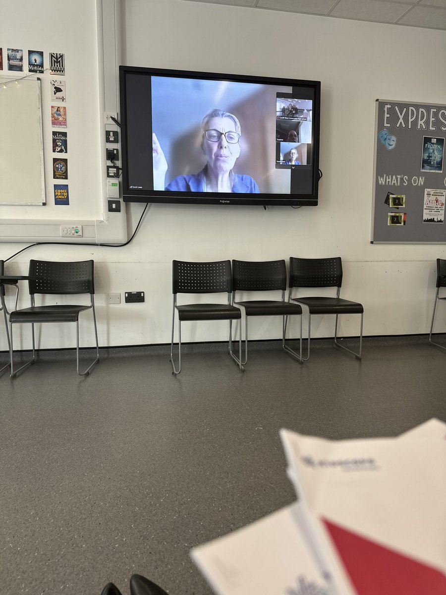 #TheGlovesAreOn Gloves=Protection tweet media