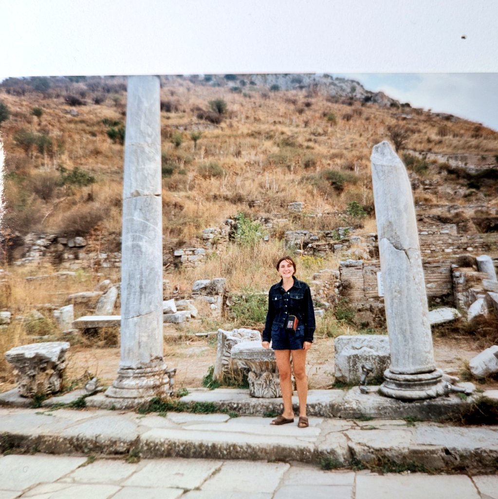 Happy book birthday to me. This girl standing in the ancient city of Ephesus could never have imagined writing a series crammed full of Greek and Roman myth. But somehow I did. Keep dreaming big!

#AuntieMedusaAndMe #classicstwitter  1/2