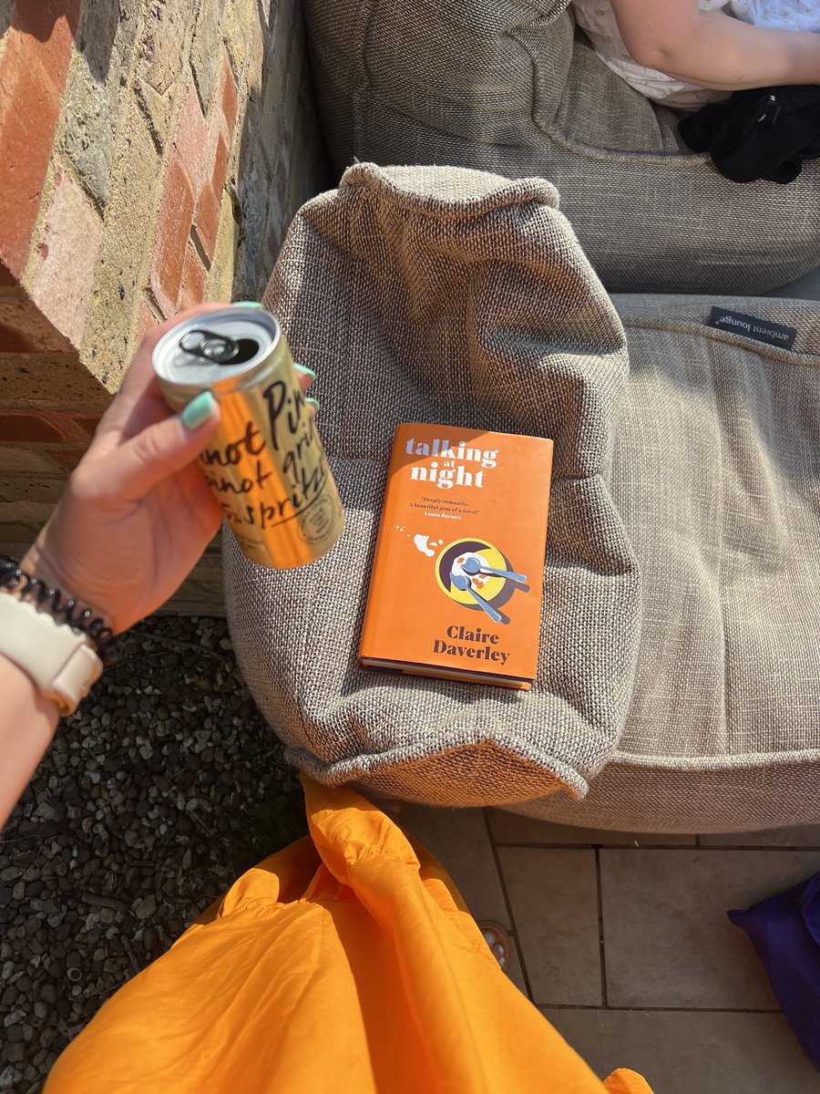 Reading In Lipstick tweet media