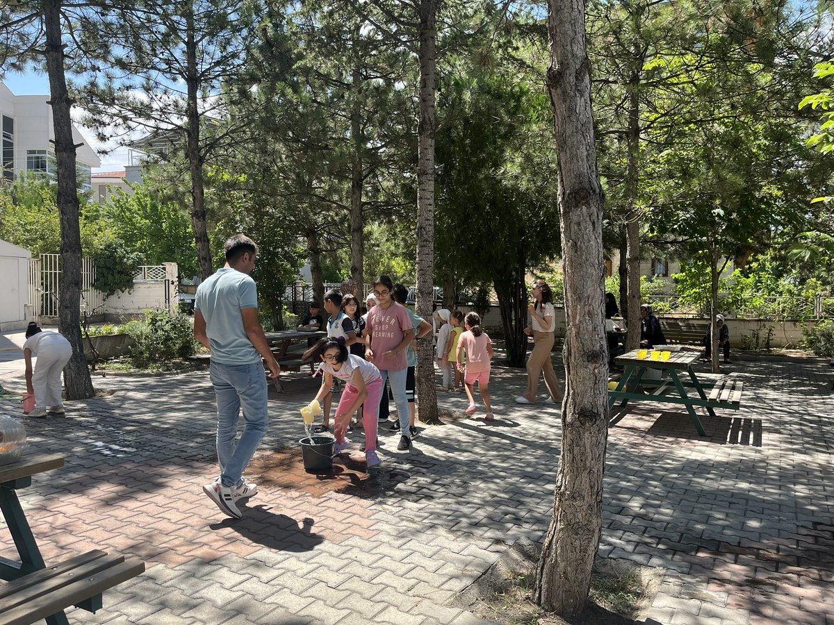 KaramanogluIl's tweet photo. KÜYAP 2024 

Bugün kütüphanemizde çocuklarla yaz oyunları oynadık. 
Gruplar halinde yarışma düzenleyip keyifli bir gün geçirmelerini sağladık. 
🏐🪀⛳️

#etkinkütüphane #yazoyunları #çocukkütüphanesi #küyap2024 #kütüphanedeyim #yarışmazamanı https://t.co/d9Vk2YkJJX
