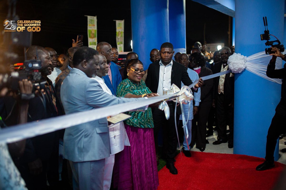 Prophet_Anto's tweet photo. Last night, we joyfully began our 25th Anniversary celebration and Temple dedication with Arch. Bishop Charles Agyinasare. A memorable evening filled with blessings and gratitude as we honor God's goodness. 
#25YearsOfGrace 
#TempleDedication 
#GodsGoodness https://t.co/KQRFqqnVkv