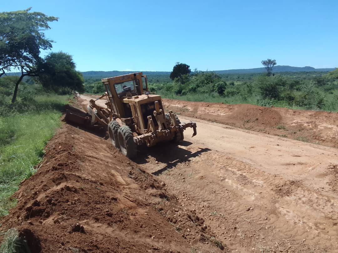 PlatiniAfrica's tweet image. Our grader is making progress in Bush clearing and road formation #construction #roadbuilding #Cuberoot #PlatiniAfrica#CuberootLtd