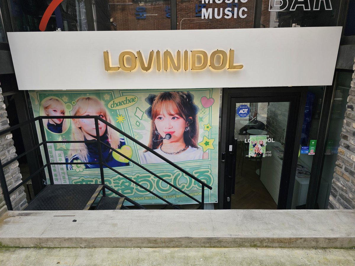 ji0522's tweet photo. #채채탄신일
너무 예쁜 생일 카페 였어요.
다음에도 꼭 축하해줘요^^ https://t.co/SBrBFq0ZH5