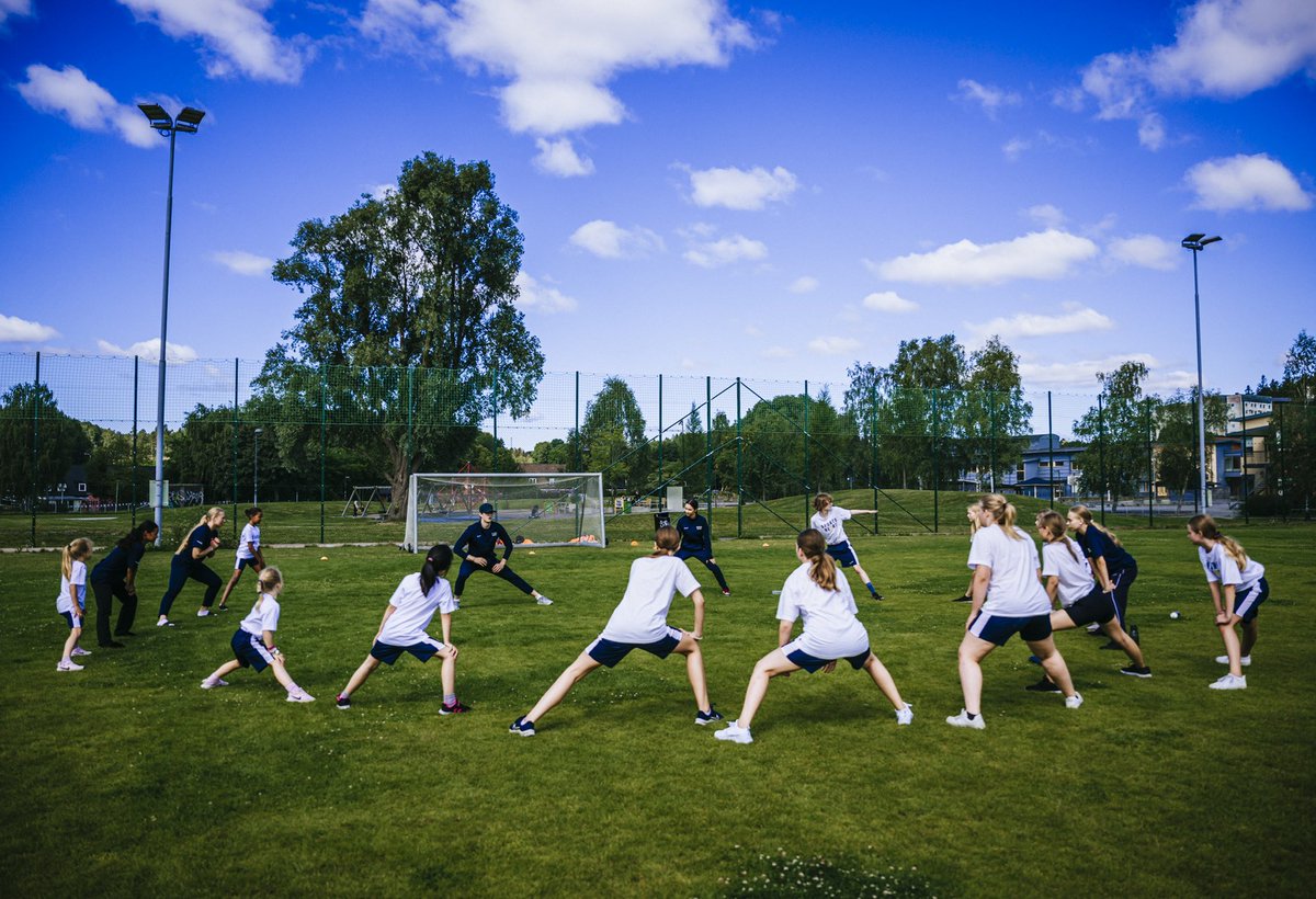 Deltagarna kör fysträning med löpning och cirkelträning.🤩💪

📸: <a href="/joakimhall/">Joakim Hall</a> 

#sportsheart #sportsheartcamp #idrottsläger