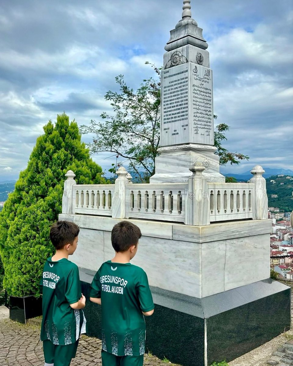 Giresunspor's tweet photo. Şan verdi memlekete, unutulmasın adı. Topal Osman dediğin, Giresun’un evladı! https://t.co/X0eCL5Eu77