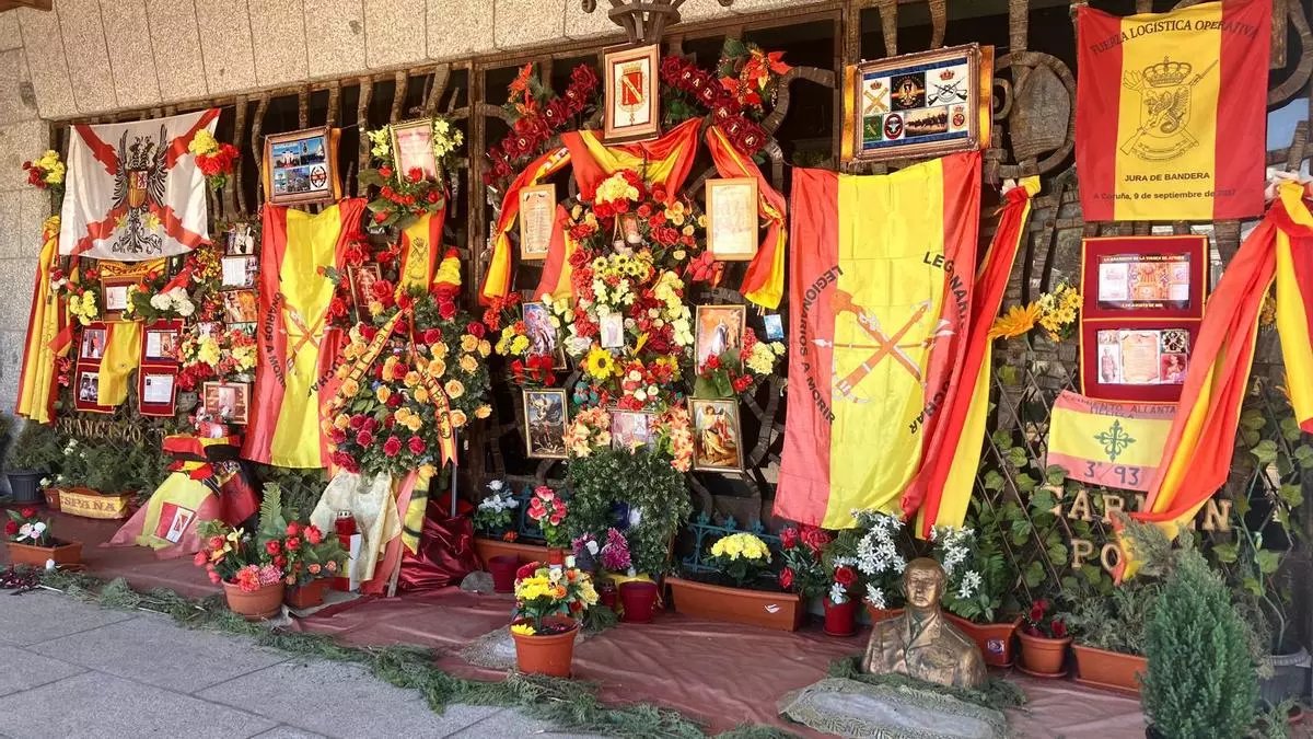 Esta es la actual tumba del dictador Francisco Franco, convertida en un altar fascista. La titularidad del panteón es del Estado. ¿Tenemos que denunciar al Gobierno para que deje de consentir esta exaltacíon de un genocida? <a href="/SE_MemoDemo/">Secretaría de Estado de Memoria Democrática</a>