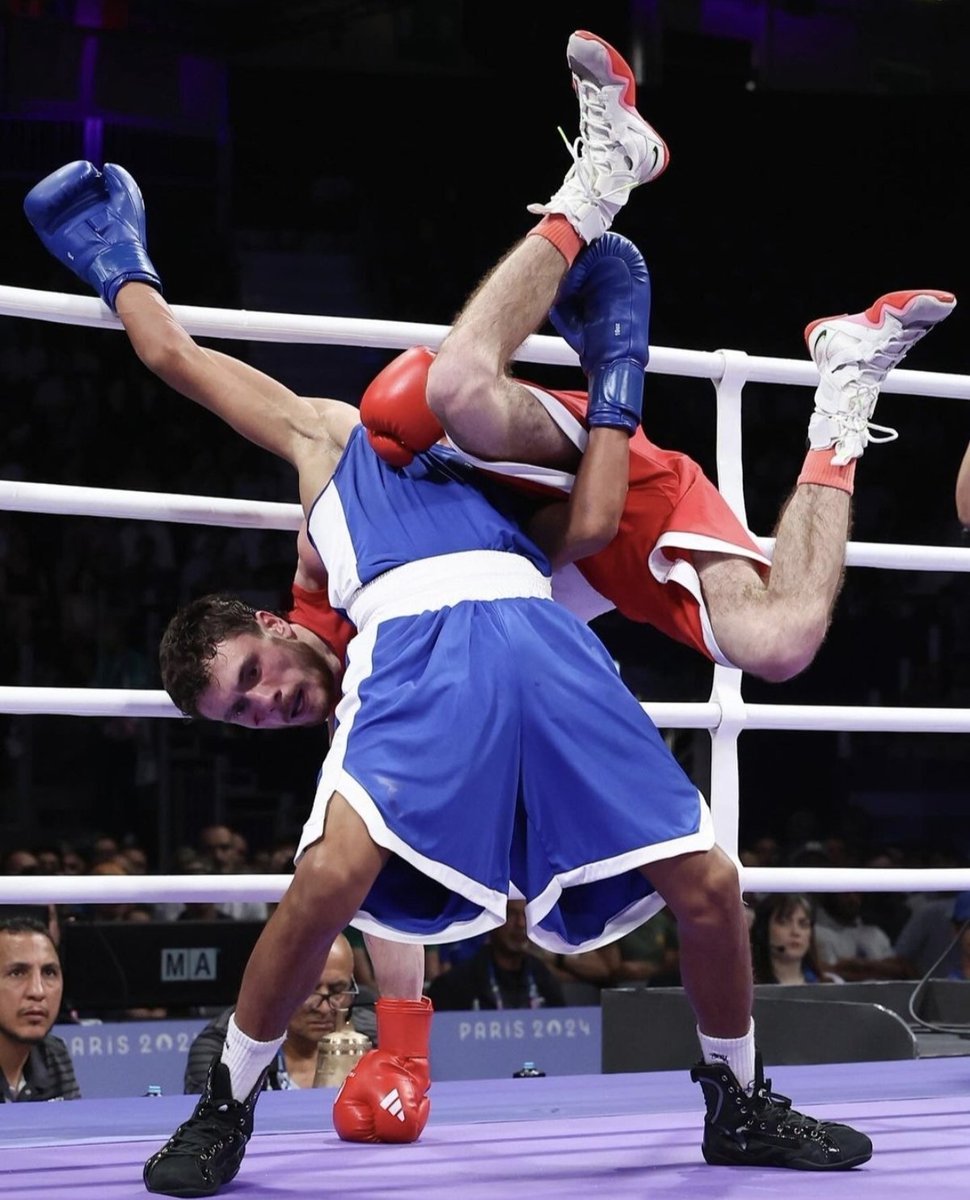Ferminius's tweet photo. Siguen las buenas fotografías en #Paris2024 📷

1- Athit Perawongmetha / Reuters

2- Richard Pelham / Getty Images
 
3- Patricia de Melo Moreira / AFP

4- Jeff Pachoud / AFP

A veces hay que mirar un poco más allá para contarlo todo en una sola imagen. https://t.co/BwUUwcSWL3