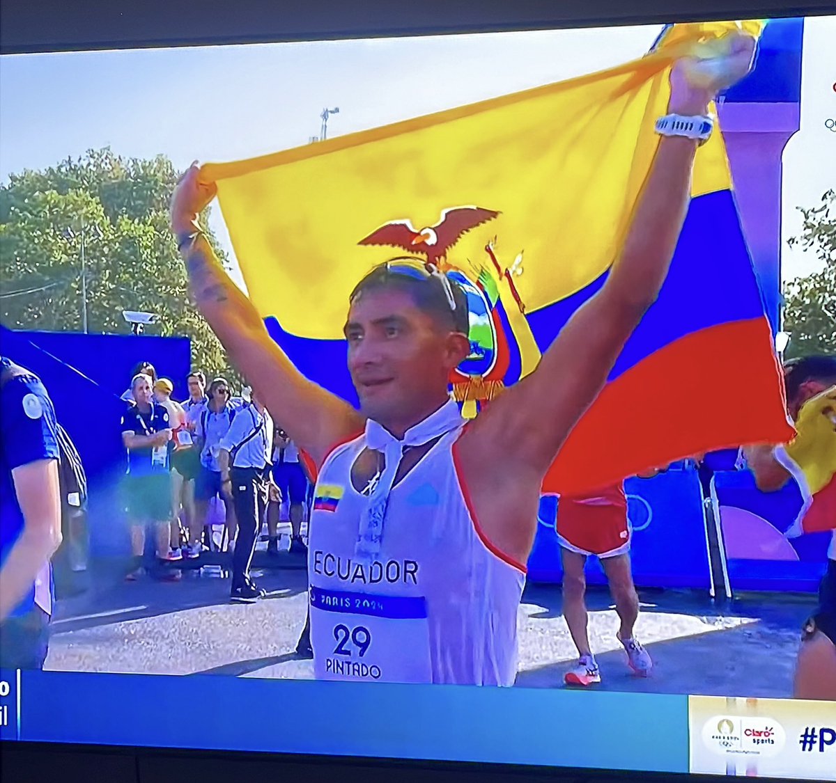 Un orgullo para el país. <a href="/danielpintado1/">Brian Daniel Pintado A.</a> ejemplo de esfuerzo y dedicación. @FundacionCrisfe apoyando a los deportistas y haciendo país. <a href="/BancoPichincha/">Banco Pichincha</a>