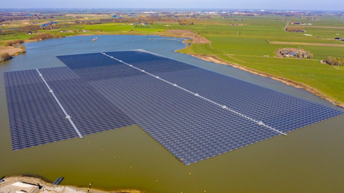 We're pleased to see the IEA PVPS Task 12 report on Floating PV Systems featured in PV Tech. Floating PV offers a lower carbon footprint and complements ground-mounted solar in Europe.

🔗 Full article: buff.ly/3Yn5da0 
📘 Full report: buff.ly/4doAHRe

#FloatingPV