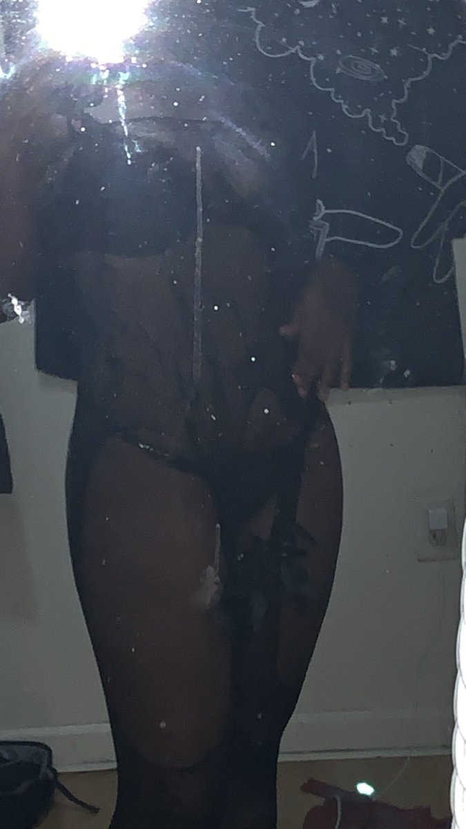 vaporsplayroom's tweet photo. retweet for a special surprise <3 #onlyfans #buyingcontent #sellingcontent #ebony #porn #selling #buying https://t.co/vJ520uZ2H4