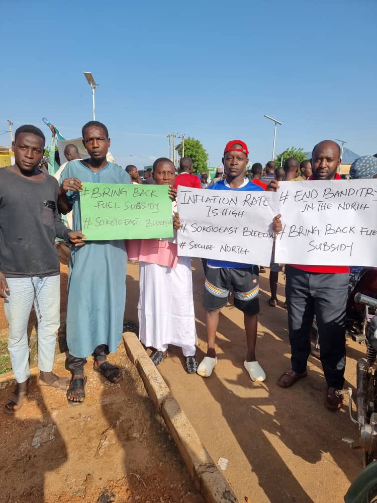 UncleAnass's tweet photo. SITUATION REPORT: 8.35am — the DJ who will entertain us throughout the event has arrived. Peaceful protesters demanding for their rights keep trooping. Solidarity forever. One for all; all for one. #StopTheKillings #SokotoEastBleeds🩸 #SecureNorth #BringBackFuelSubsidy #SubsidizeDollar #EndHunger #EndBadGovernance💪