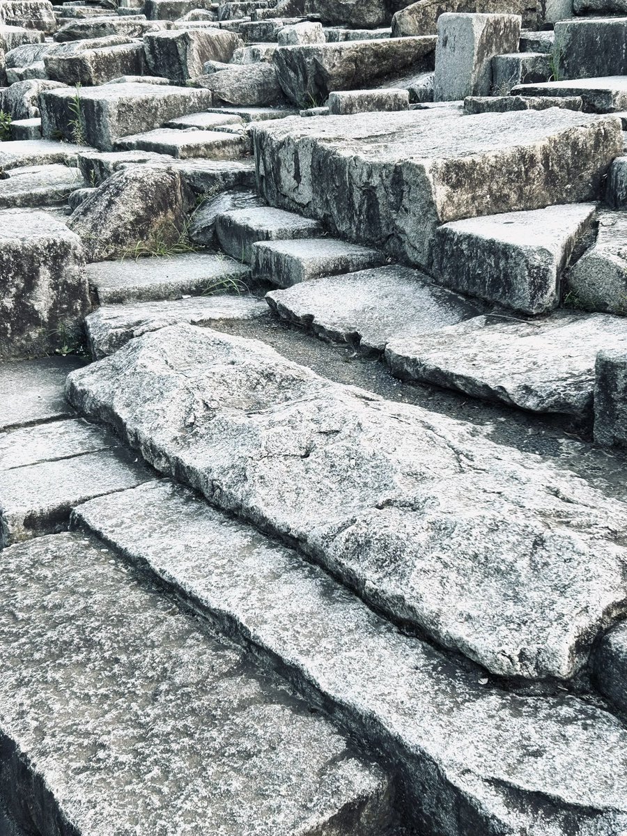 yuhoku69's tweet image. 名目ＧＤＰが６００兆円大台に
その要因はシンプルに円安なり

今まで経済伸びた時代は円安で
景気が低迷した時代は円高なり

心配は政府日銀財務省の愚策だ
いつも早過ぎる利上げ金融引締

今度こそ絶対に間違わないでね
(また早過ぎる利上げ発表した)
せっかくの成長の芽摘まないで