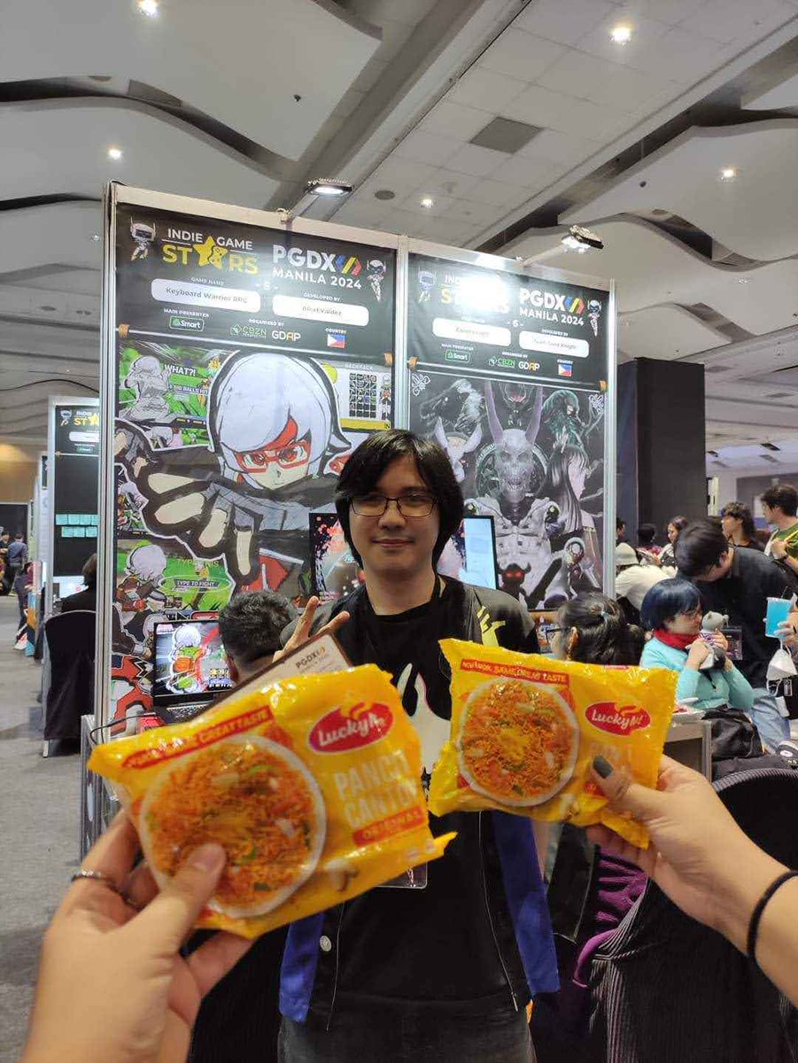TeamGoodKnight's tweet photo. Foreigners who passed by the GK Booth received more Pinoy Love! xD  🇵🇭✨
If you're a foreigner or just hungry, you'll receive Pancit Canton gifts from us! 🍜🎁

#indie #indiegame  #pgdx2024 https://t.co/xWsBeYChcq