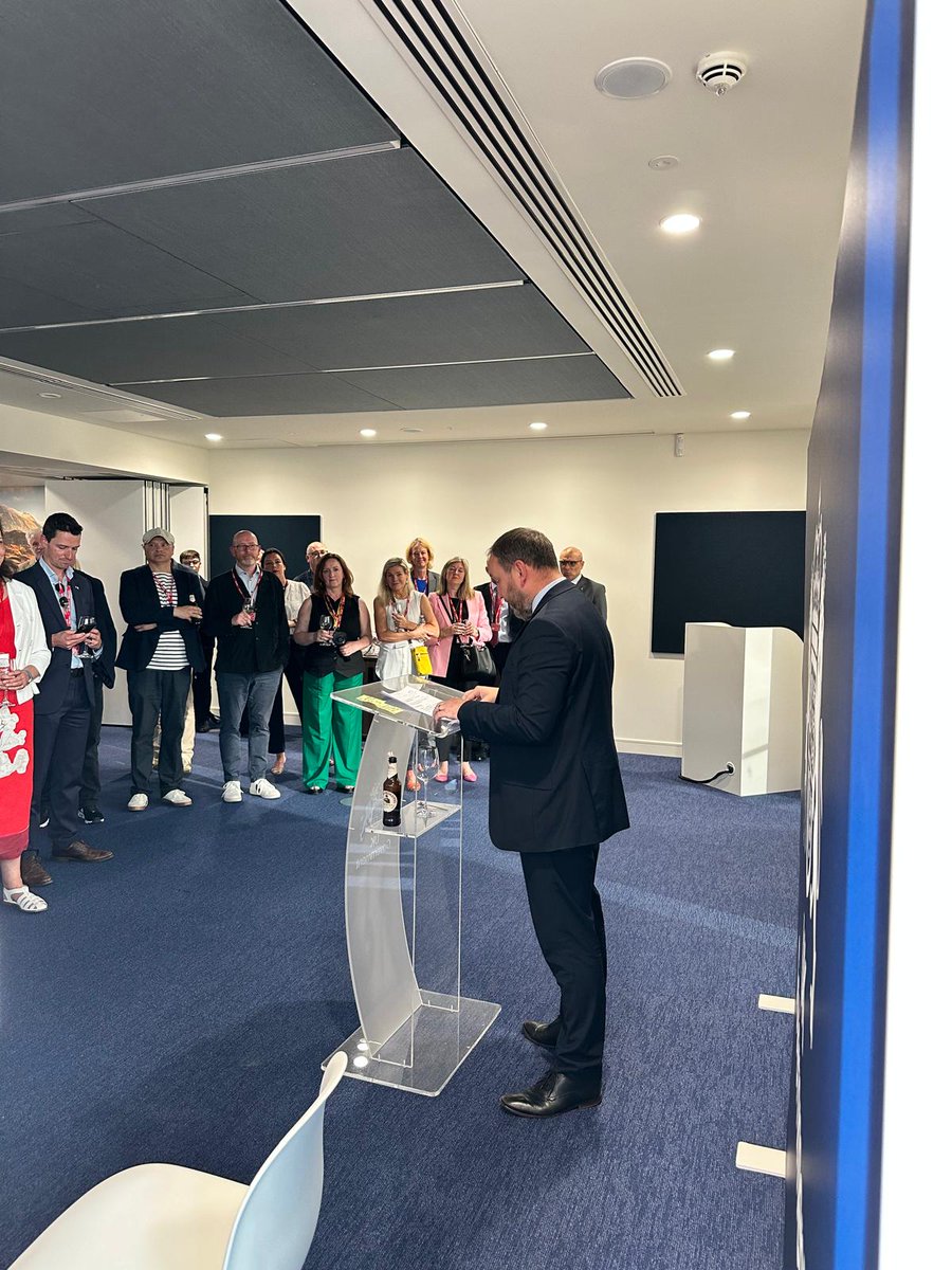 FoysolChoudhury's tweet photo. Let the festival season begin!

I had a wonderful time at the Festivals Reception hosted by Scotland's Secretary of State, @IanMurrayMP.

August in Edinburgh is a fantastic month for celebrating arts and culture, enjoy the festival shows! https://t.co/v7gKmDetRq