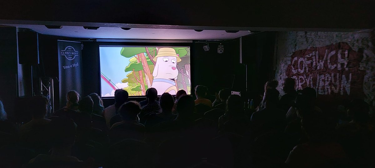 Thanks so much to everyone who joined us for the screening of Robot Dreams in Pontypridd last night! 

Thanks to <a href="/ClwbYBont/">Clwb Y Bont</a> for welcoming us back! 🐶🤖