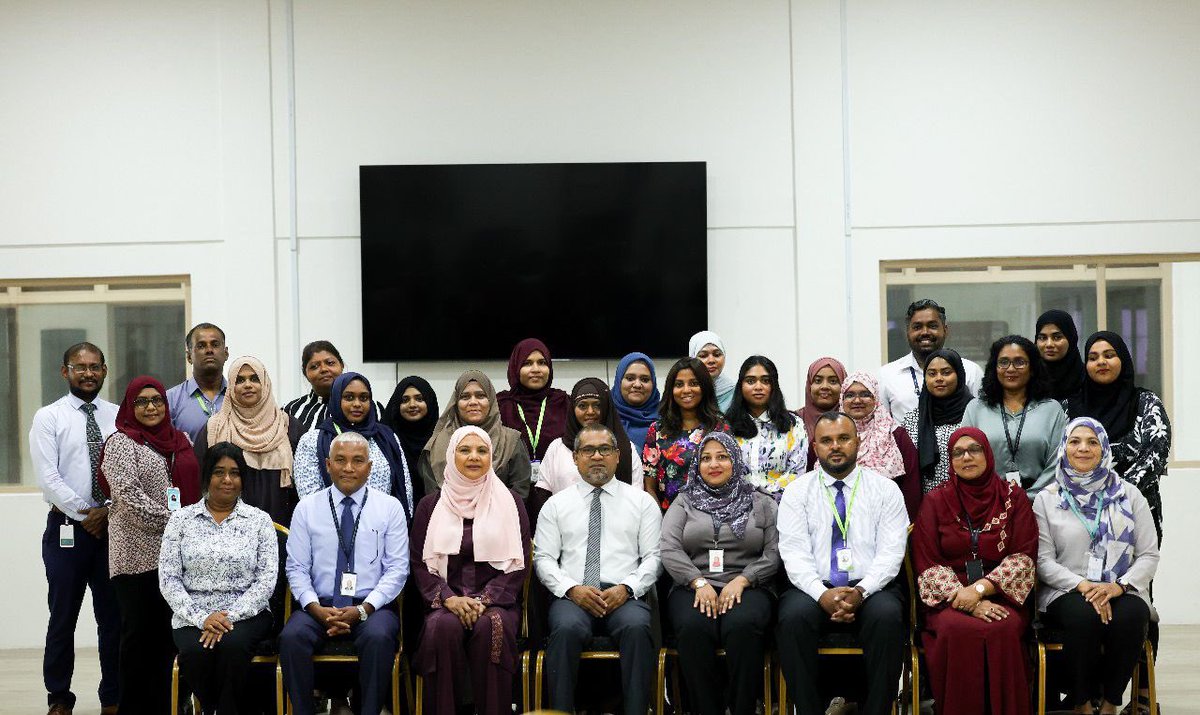 ކުޑަކުދިންނާއި ނުކުޅެދުންތެރިކަން ހުންނަ ފަރާތްތަކަށް ދެވޭ ޚިދުމަތުގެ ފެންވަރު ރަނގަޅުކުރުމަށް ކުރިއަށް ގެންދެވުނު ނެޝަނަލް ތެރަޕީ ޕްރޮޓޮކޯލްސް (އެން.ޓީ.ޕީ) އެކުލަވާލުމާއި މުރާޖާކުރުމުގެ މަސައްކަތުބައްދަލުވުމުގައި ޞިއްޙީ ވަޒީރު ޑރ. ޢަބްދުﷲ ޚަލީލް އަދި  ޞިއްޙީ ވުޒާރާއިން ދެއްވި