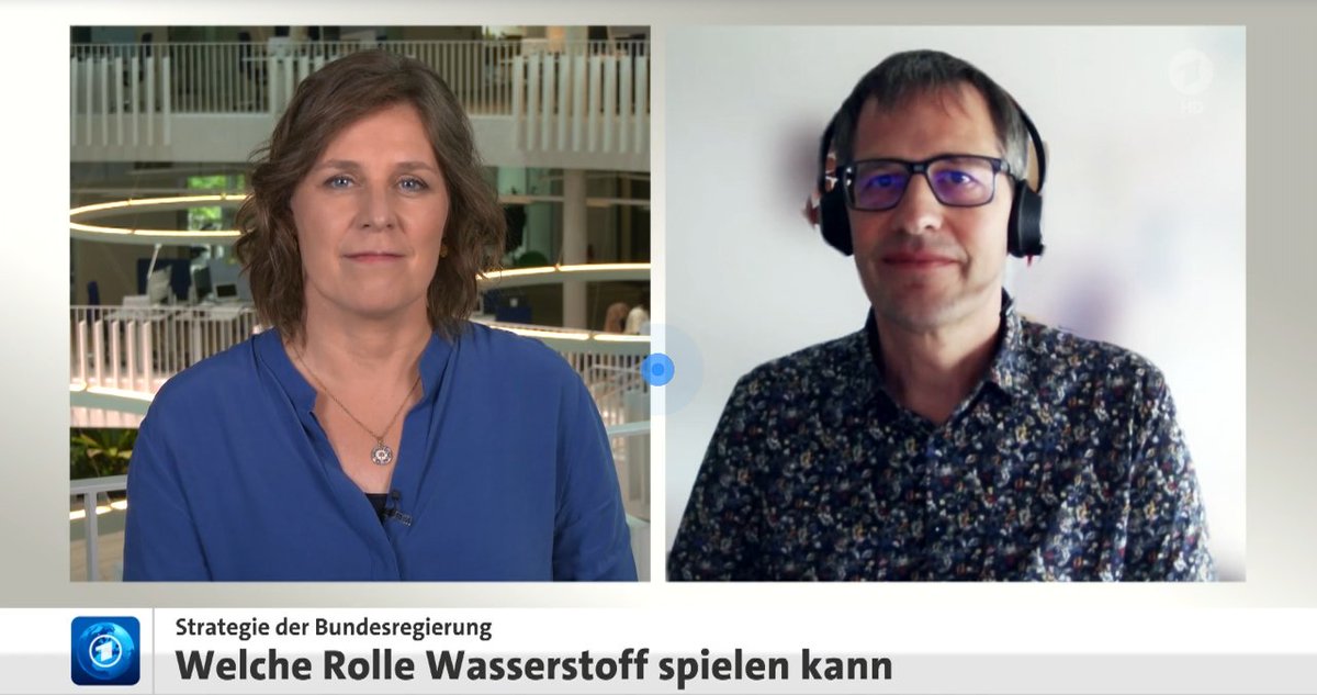 FraunhoferISE's tweet photo. Die Tagesschau der @ARDde fragt nach: Welche Rolle spielt #Wasserstoff auf dem Weg zur #Klimaneutralität? Tom Smolinka, Abteilungsleiter #Elektrolyse und #Wasserstoffinfrastruktur, erklärt, was Wasserstoff kann und warum er so wichtig ist.
Zum Interview: https://t.co/GhcVXpjG9O https://t.co/NlietdJ0AQ