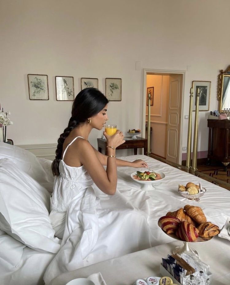 wandervoyage's tweet image. Breakfasts in bed 🍓🍉