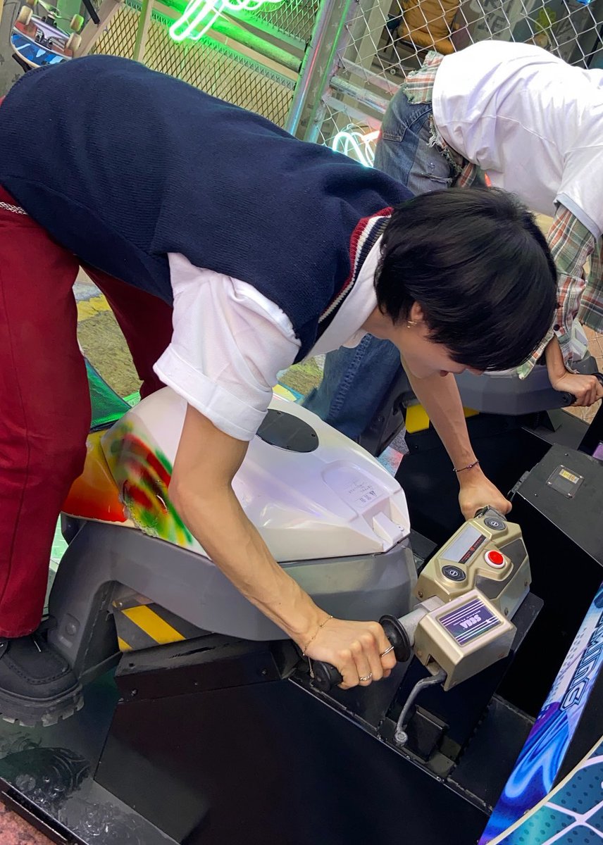 ตอนอยู่กรุงเทพ                                      ตอนอยู่บ้าน