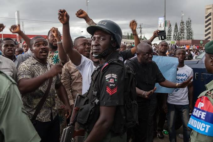 ToyosiOlawale1's tweet photo. I am gonna stand up,Take my people with me.
Together, we will be going to our new home.
For across the river, I hear freedom calling,
Calling me to answer,
Gonna keep on keeping on!
#peacefulProtest
#Fundermental #HumanRight
#EndBadGovernanceProtest
#GodhasSpoken https://t.co/Lx2Ui5Dm4N
