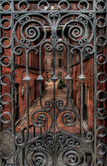 NikkiDale's tweet photo. Gate Entry, Warsaw, Poland #GateEntry #Warsaw #Poland https://t.co/5g9B9M59O0 https://t.co/bpZtZpWe1A