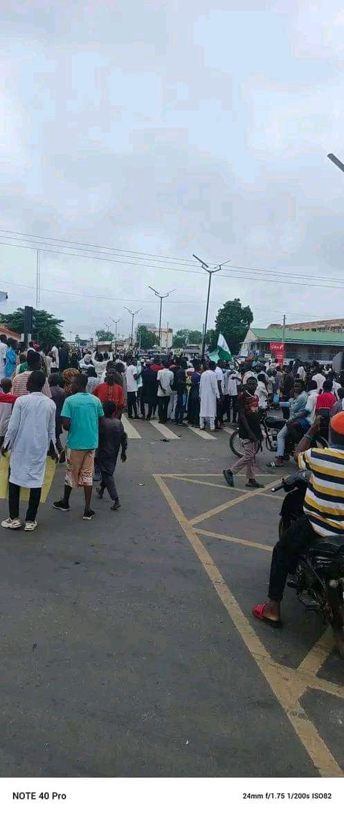 Usmansyamma's tweet photo. Protest on going Live..
In gusau zamfara state
#EndBadGovernaceInNigeria https://t.co/wQHl2YFtDB