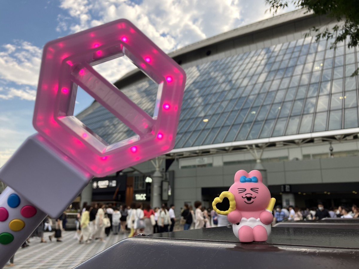 koukanbuta's tweet photo. ちょい前だけれど人生初の東京ドーム。この日の為にバラエティ映画radikoと富士急の特典まで観て、音楽はSynopsisを聴く毎日。無事ににわかが完成し、じゃあがや担で。って当日言われたけれども、何その呪文？よく分からない事ばかりだったけれどめちゃくちゃ楽しい😁人って本当にぎゃー言うのね https://t.co/2bFFNnZiVH