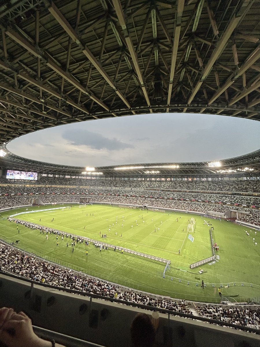 sunseer2005's tweet photo. 本日は社員の休日紹介です！
社員Kさんはサッカーが好きで、スパーズvsヴィッセル神戸の試合を見に行きました！
猛暑の中でしたが、それを忘れるくらい試合に夢中になっていました😳🖤
サッカー観戦はやめられないですね！ https://t.co/xBJDnk3PhC