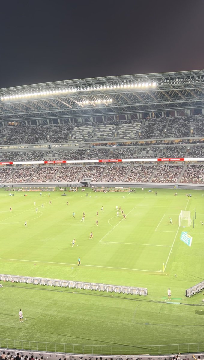 本日は社員の休日紹介です！
社員Kさんはサッカーが好きで、スパーズvsヴィッセル神戸の試合を見に行きました！
猛暑の中でしたが、それを忘れるくらい試合に夢中になっていました😳🖤
サッカー観戦はやめられないですね！